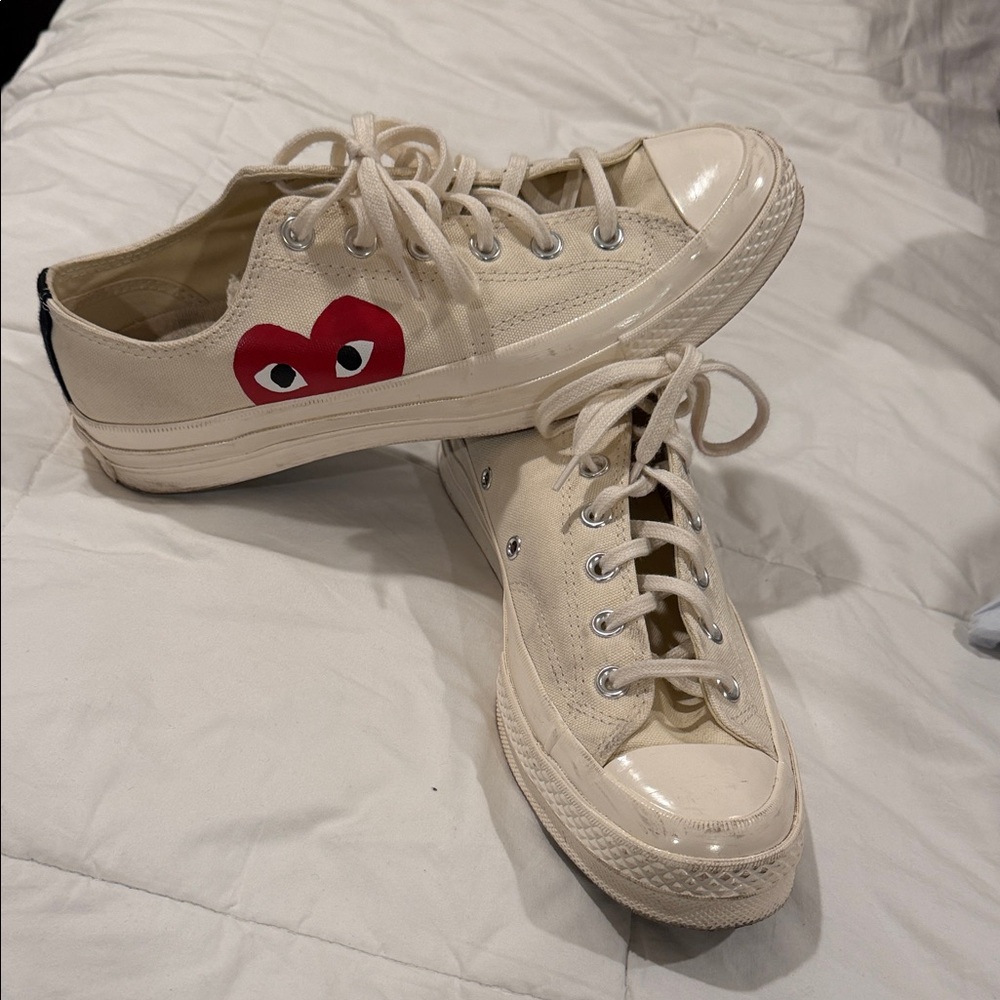 Comme des Garcons PLAY men’s Cream and Red Sneakers - Picture 3 of 12